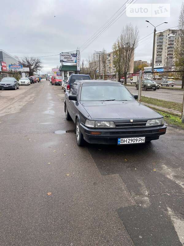 Седан Toyota Camry 1990 в Одессе