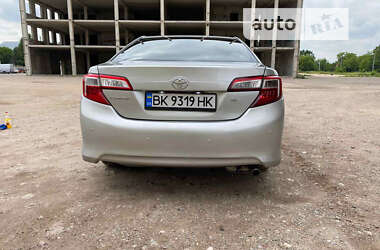 Седан Toyota Camry 2012 в 