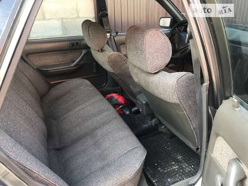 Седан Toyota Camry 1990 в Киеве