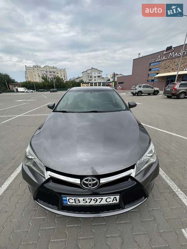 Седан Toyota Camry 2016 в Киеве