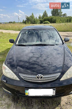 Седан Toyota Camry 2004 в 