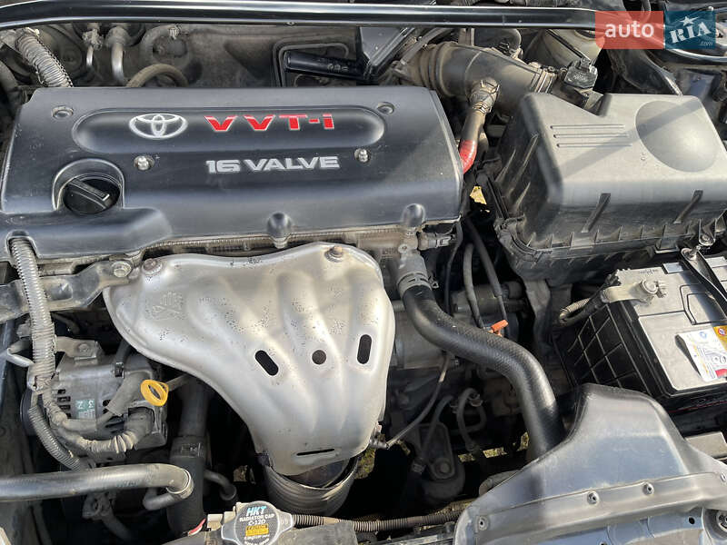 Седан Toyota Camry 2004 в Ровно
