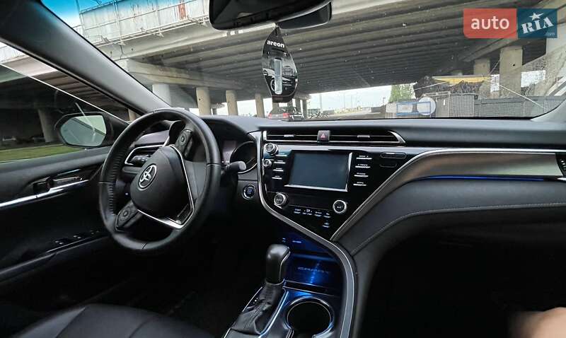 Седан Toyota Camry 2017 в Днепре