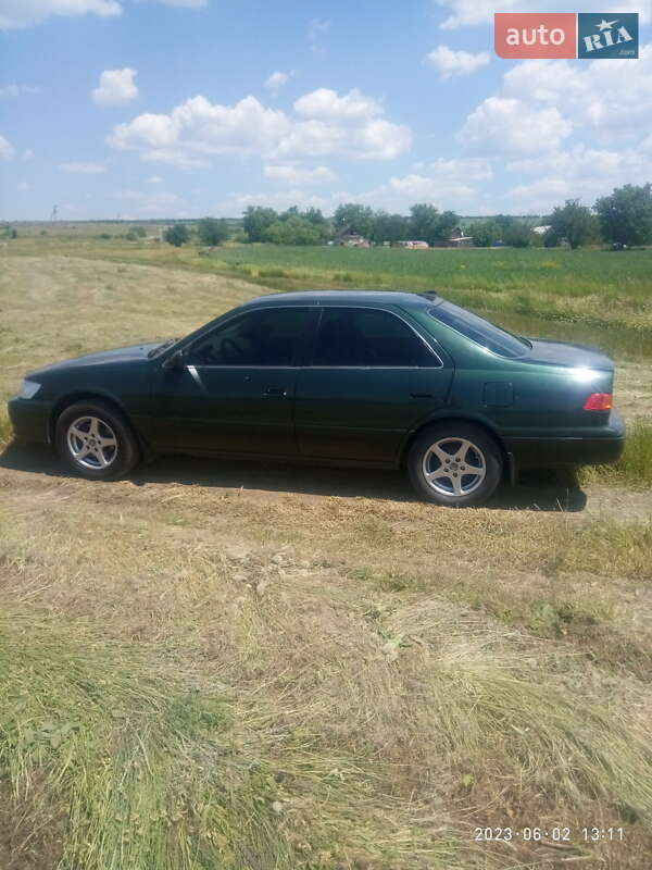 Седан Toyota Camry 2000 в Одессе