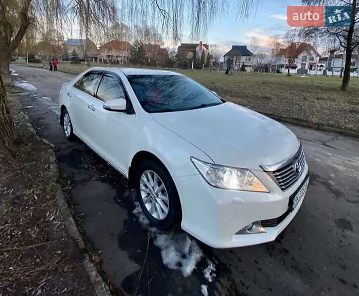 Седан Toyota Camry 2011 в Ровно