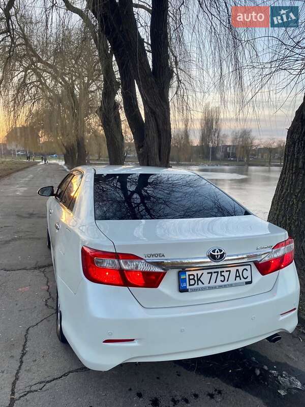 Седан Toyota Camry 2011 в Ровно