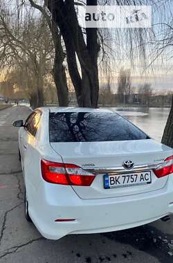 Седан Toyota Camry 2011 в Ровно