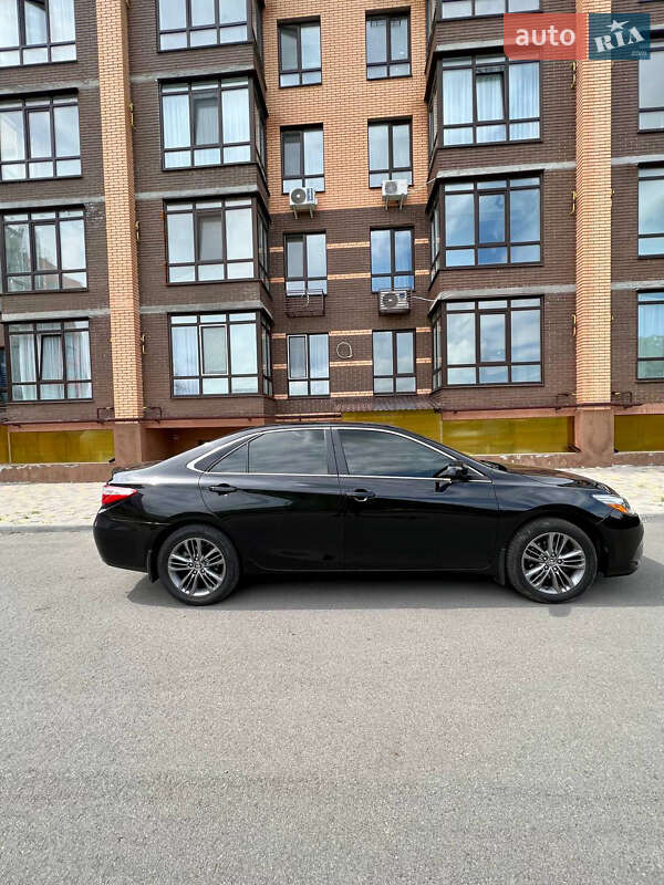 Седан Toyota Camry 2016 в Чернигове