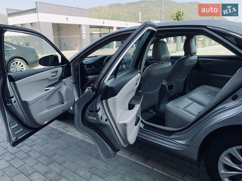Седан Toyota Camry 2016 в Хусте