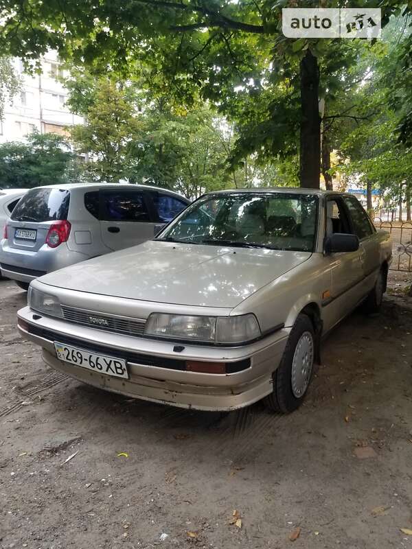 Седан Toyota Camry 1989 в Харкові