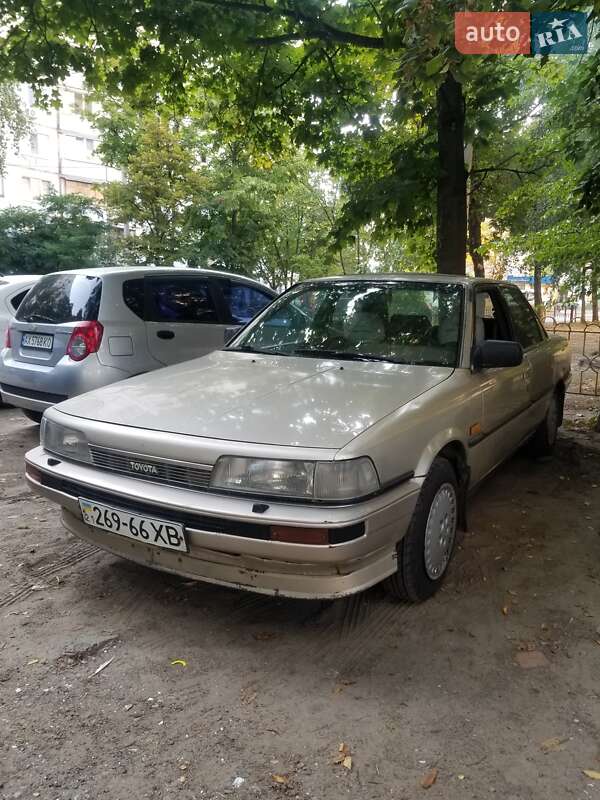 Toyota Camry 1989