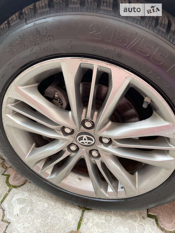 Седан Toyota Camry 2016 в Софиевской Борщаговке