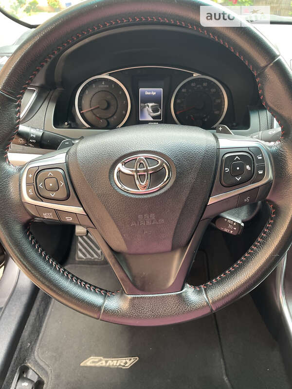 Седан Toyota Camry 2016 в Софиевской Борщаговке
