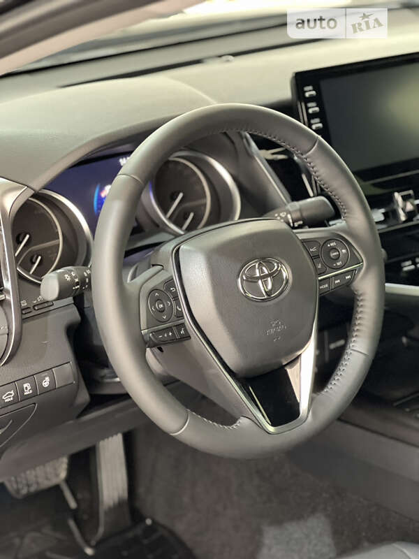 Седан Toyota Camry 2022 в Дніпрі