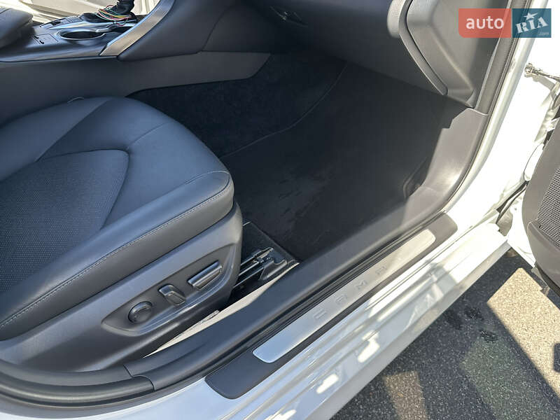 Седан Toyota Camry 2022 в Києві