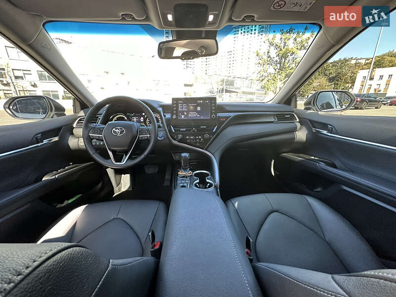 Седан Toyota Camry 2022 в Києві