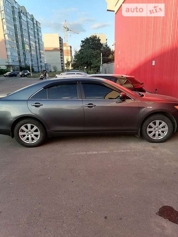 Седан Toyota Camry 2006 в Сумах