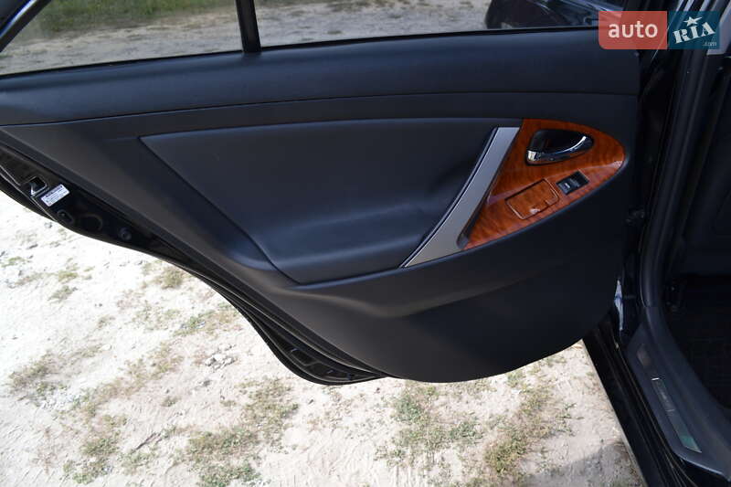 Седан Toyota Camry 2010 в Глухове