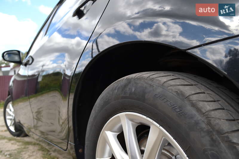 Седан Toyota Camry 2010 в Глухове