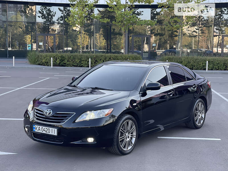 Седан Toyota Camry 2006 в Киеве