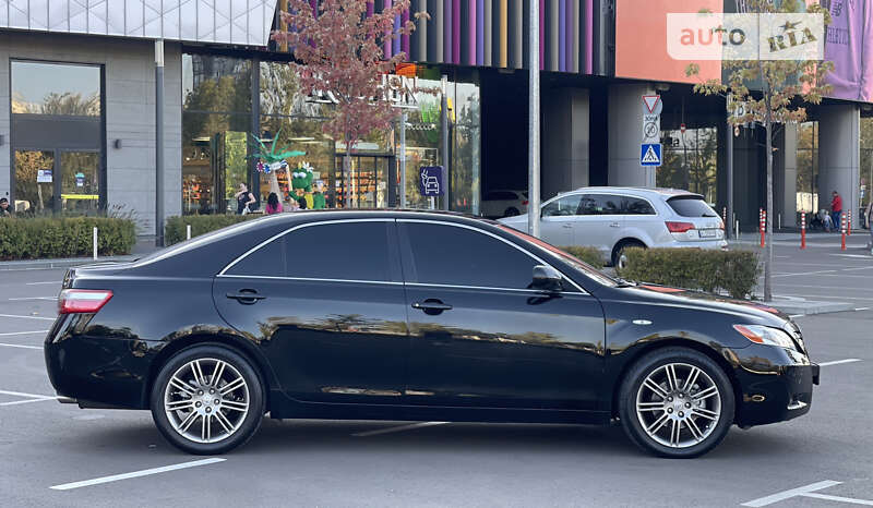 Седан Toyota Camry 2006 в Киеве