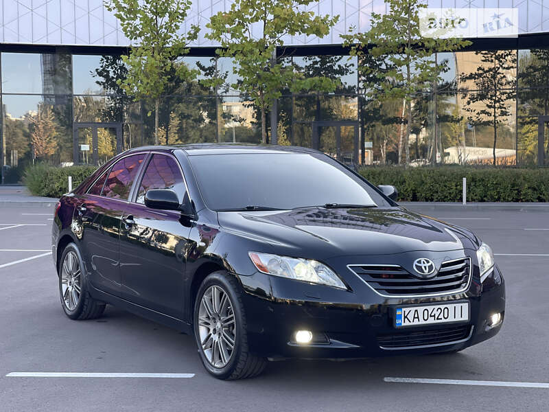 Седан Toyota Camry 2006 в Киеве