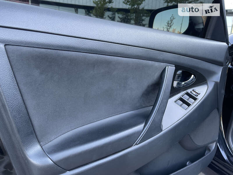 Седан Toyota Camry 2006 в Киеве