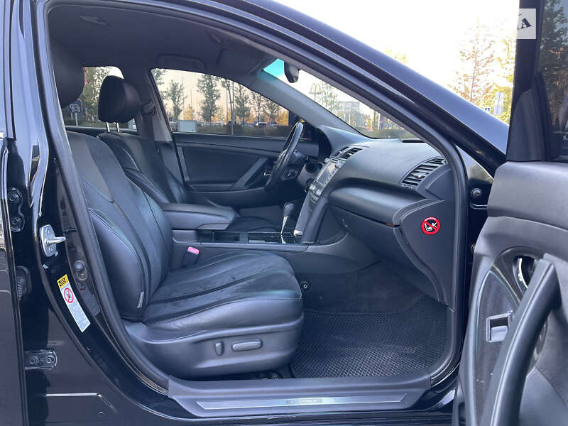 Седан Toyota Camry 2006 в Киеве