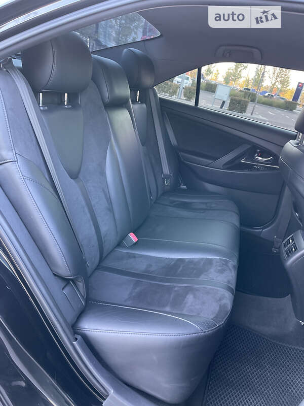 Седан Toyota Camry 2006 в Киеве