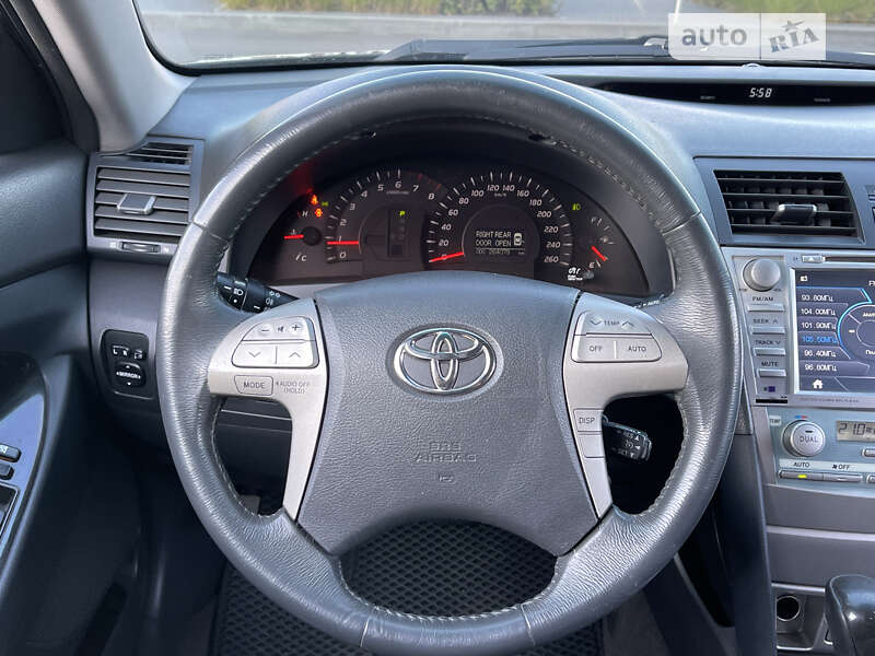 Седан Toyota Camry 2006 в Киеве