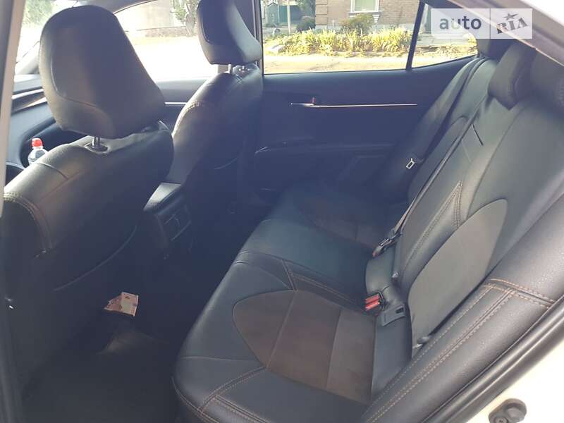 Седан Toyota Camry 2018 в Кропивницком