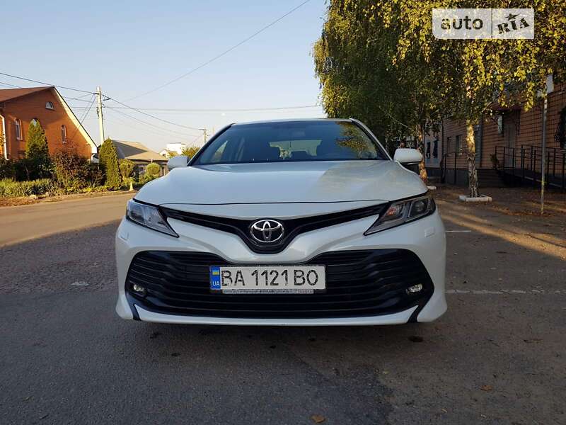 Седан Toyota Camry 2018 в Кропивницком