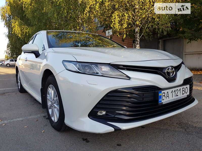 Седан Toyota Camry 2018 в Кропивницком