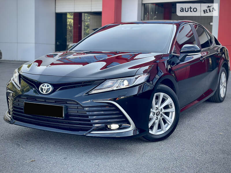Седан Toyota Camry 2022 в 