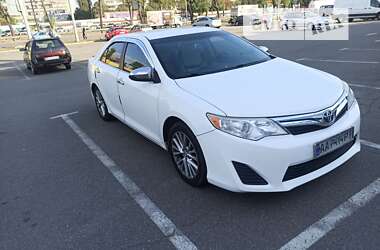 Седан Toyota Camry 2013 в Києві