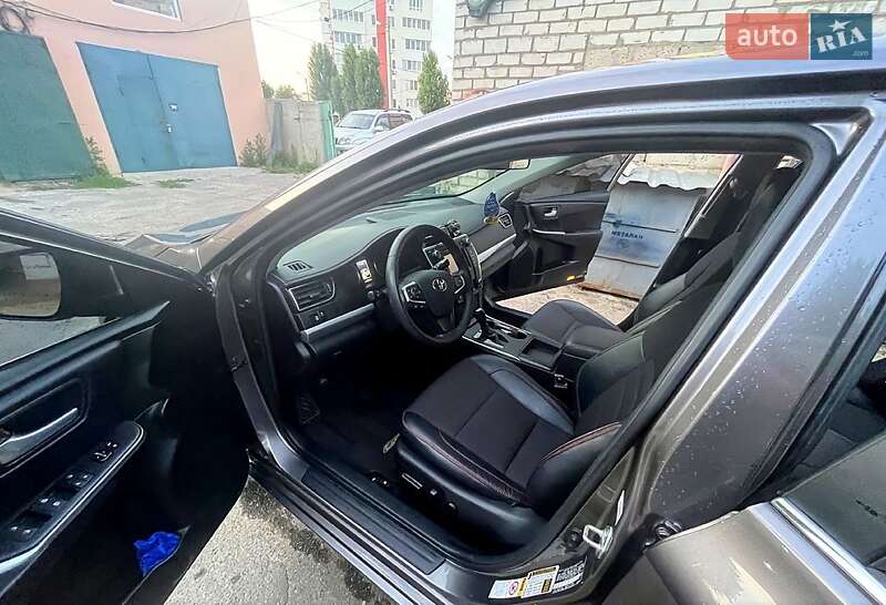 Седан Toyota Camry 2016 в Харькове