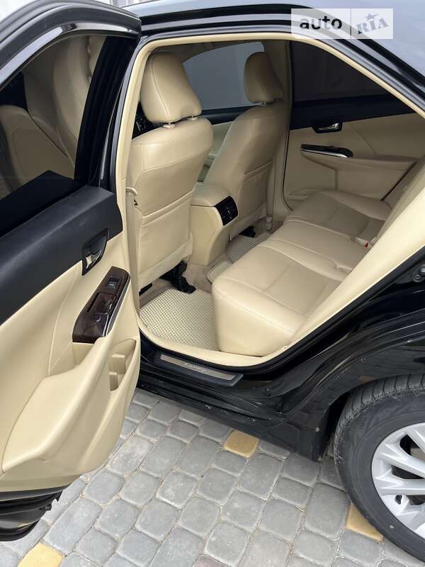 Седан Toyota Camry 2015 в Гайсине