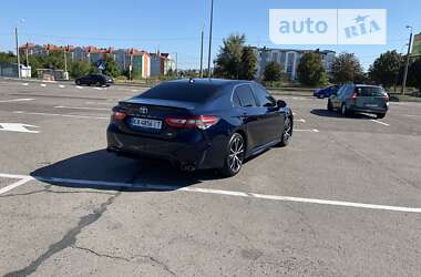 Седан Toyota Camry 2019 в Рівному