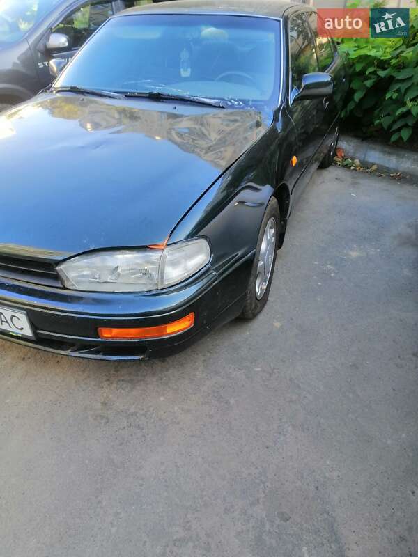 Седан Toyota Camry 1993 в Києві