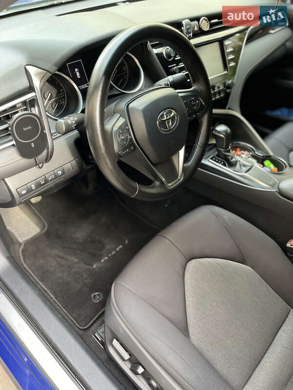 Седан Toyota Camry 2017 в Львове