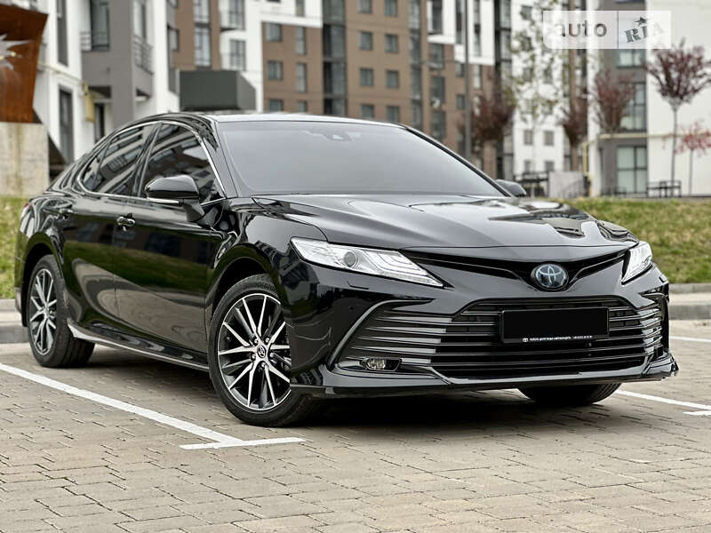 Седан Toyota Camry 2023 в Луцьку