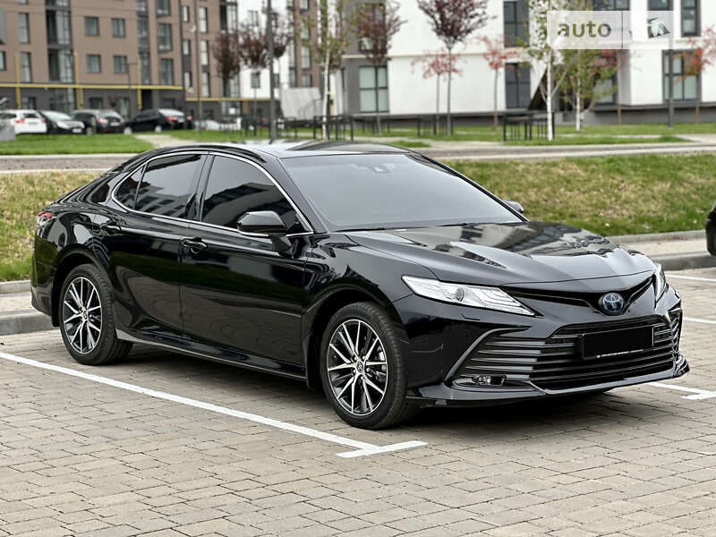 Седан Toyota Camry 2023 в Луцьку