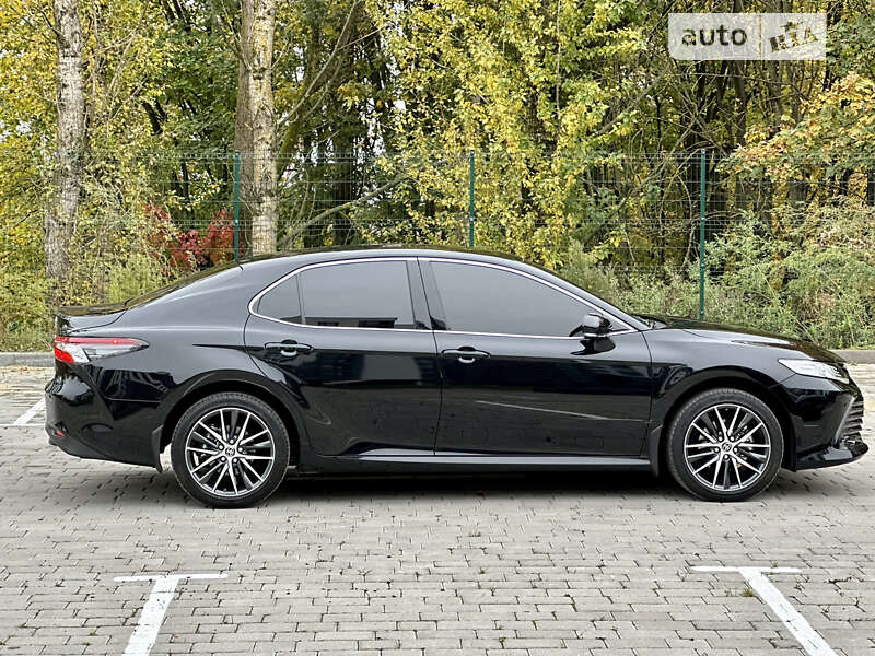 Седан Toyota Camry 2023 в Луцьку