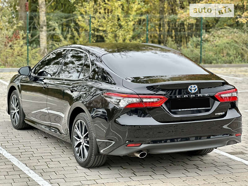 Седан Toyota Camry 2023 в Луцьку