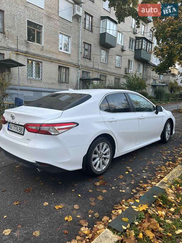Седан Toyota Camry 2019 в Харкові