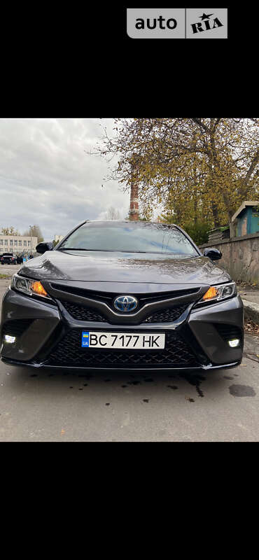 Седан Toyota Camry 2018 в Львове