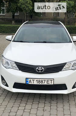 Седан Toyota Camry 2014 в Ивано-Франковске