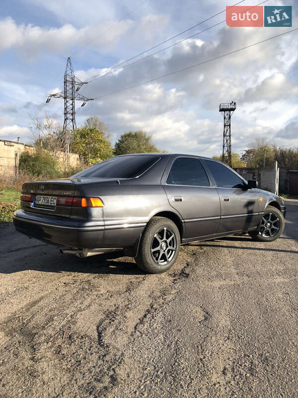 Седан Toyota Camry 1998 в Запоріжжі