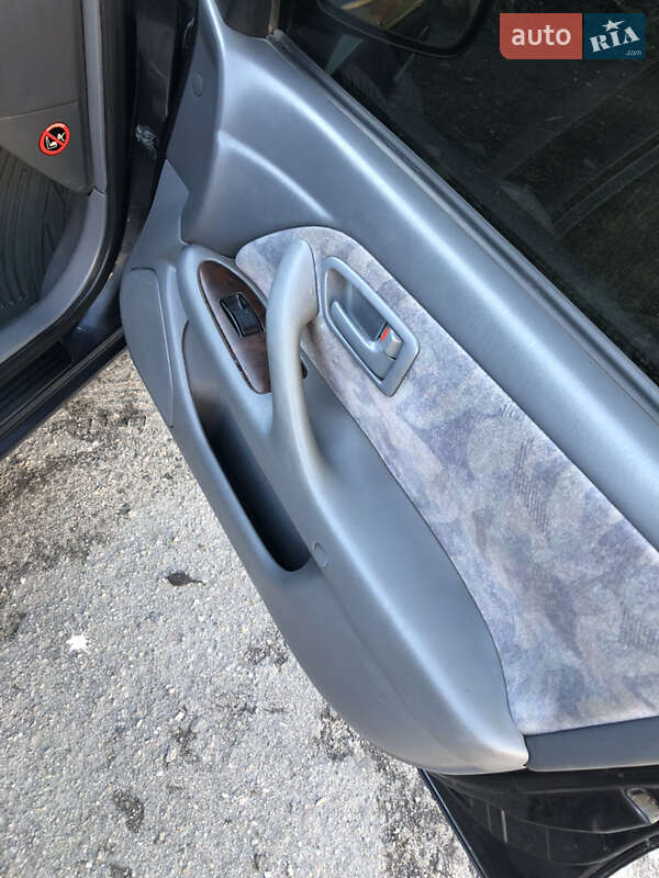 Седан Toyota Camry 1998 в Запоріжжі