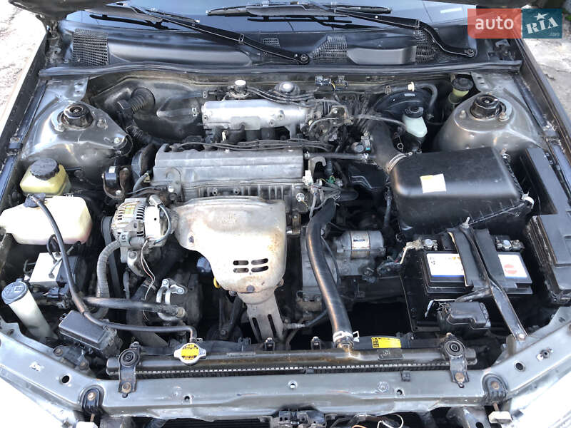 Седан Toyota Camry 1998 в Запоріжжі